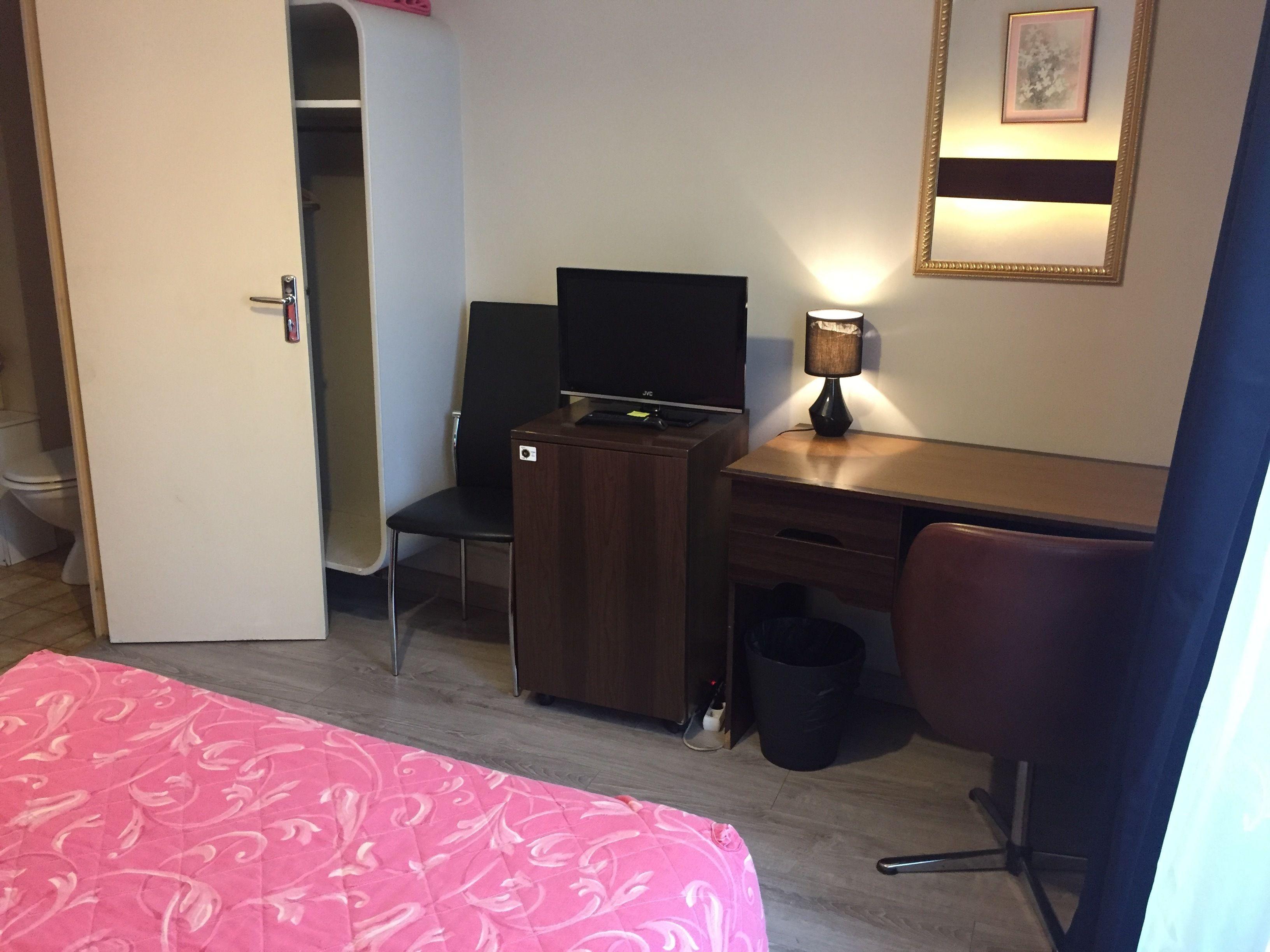 Hotel Des Pyrenees - Entre Bastille Et Nation 2*