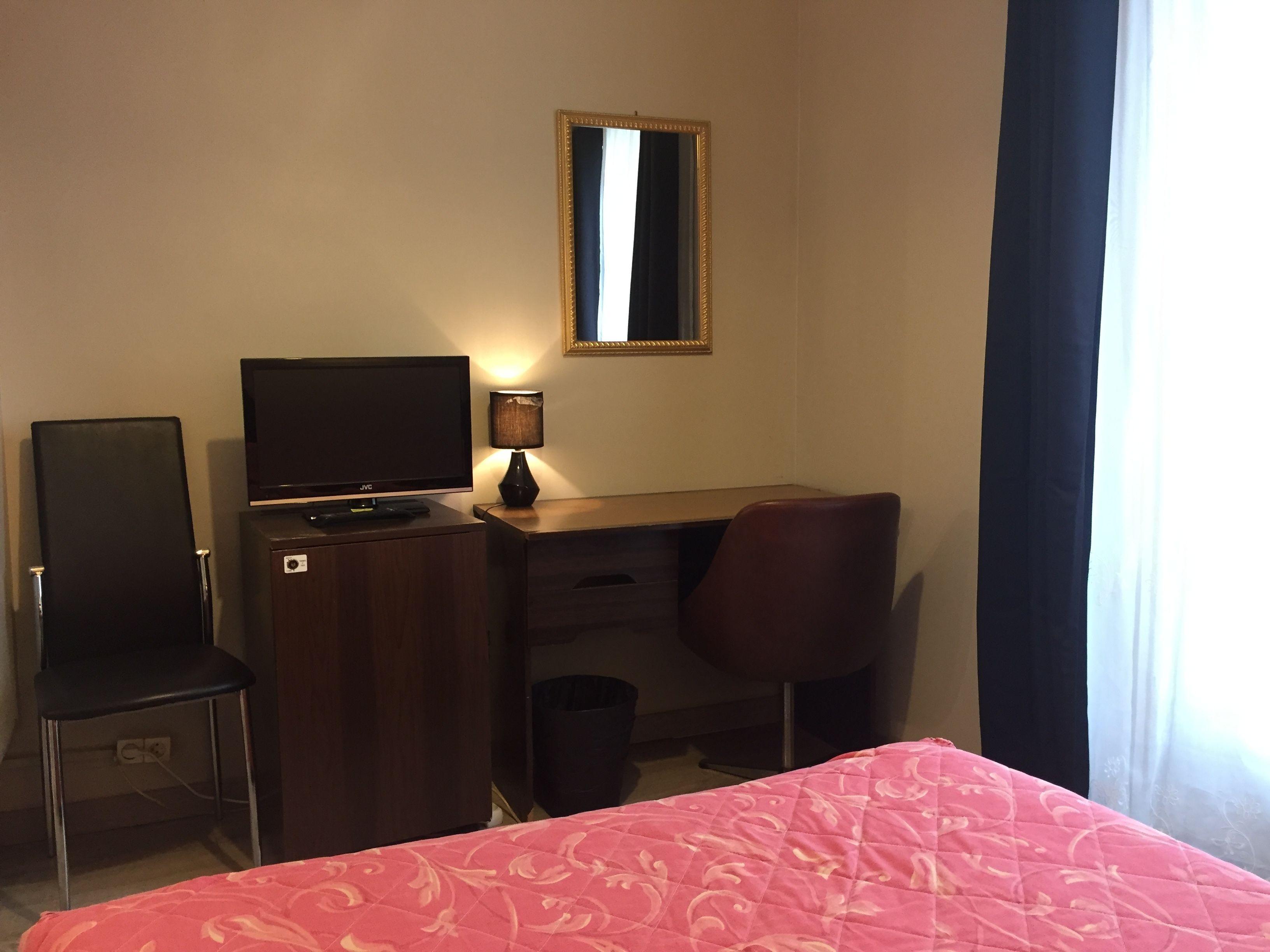 Hotel Des Pyrenees - Entre Bastille Et Nation