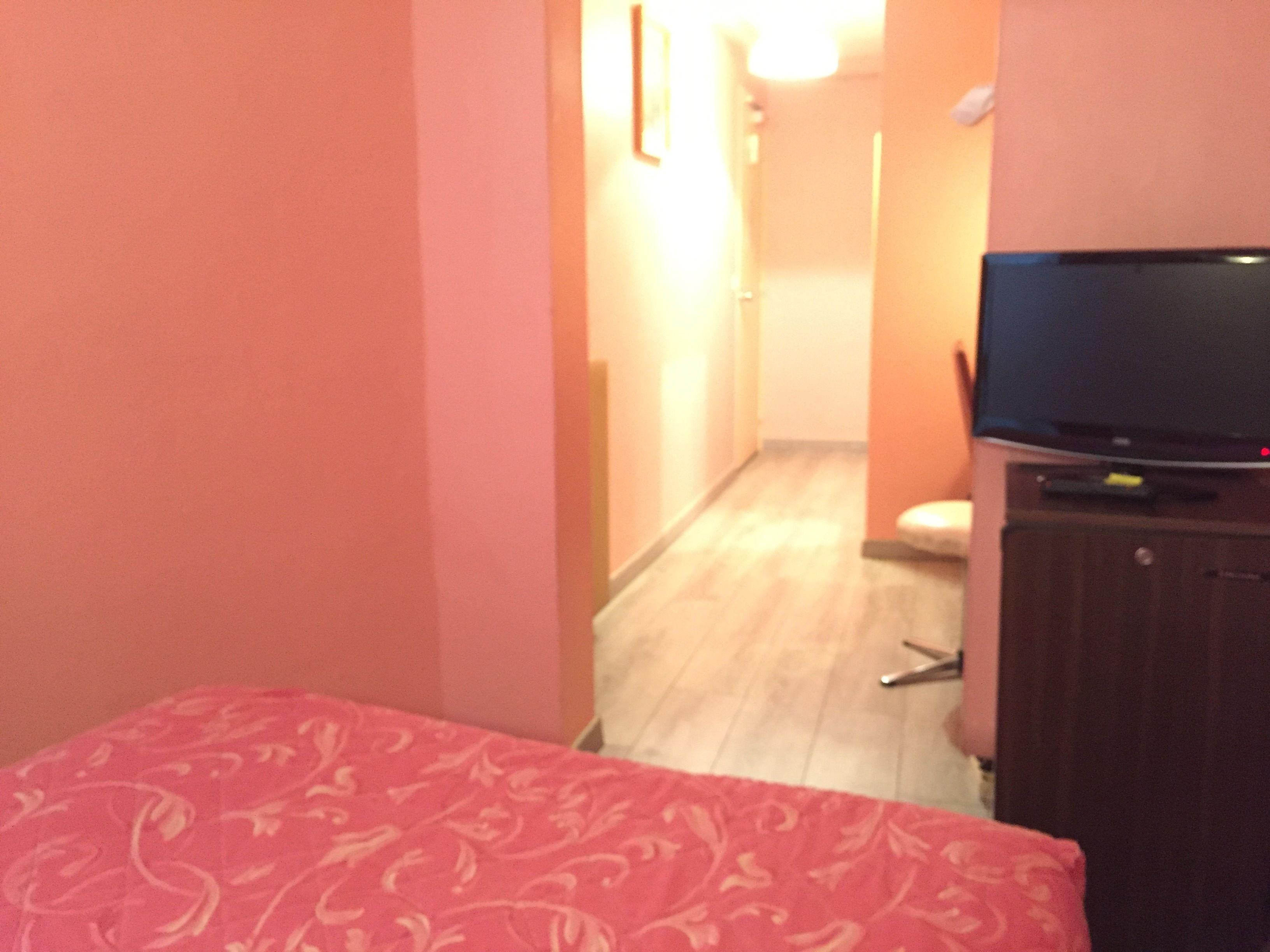 Hotel Des Pyrenees - Entre Bastille Et Nation 2*