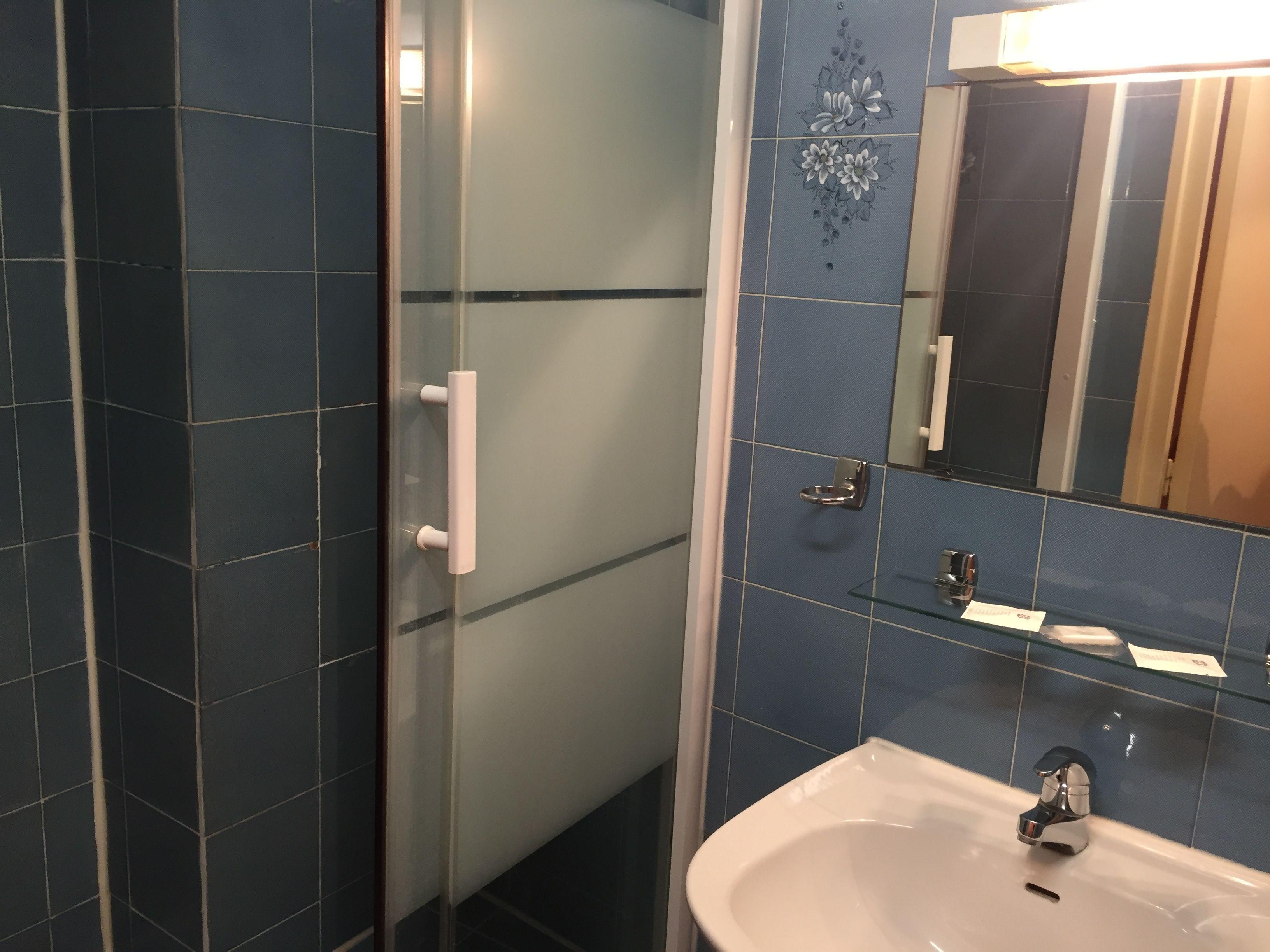 Des Pyrenees - Entre Bastille Et Nation