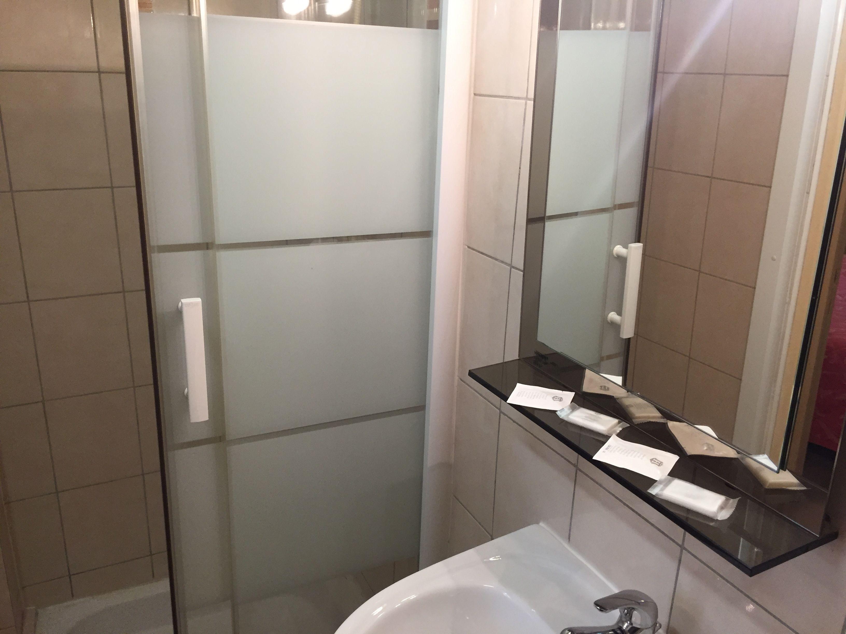 Hotel Des Pyrenees - Entre Bastille Et Nation