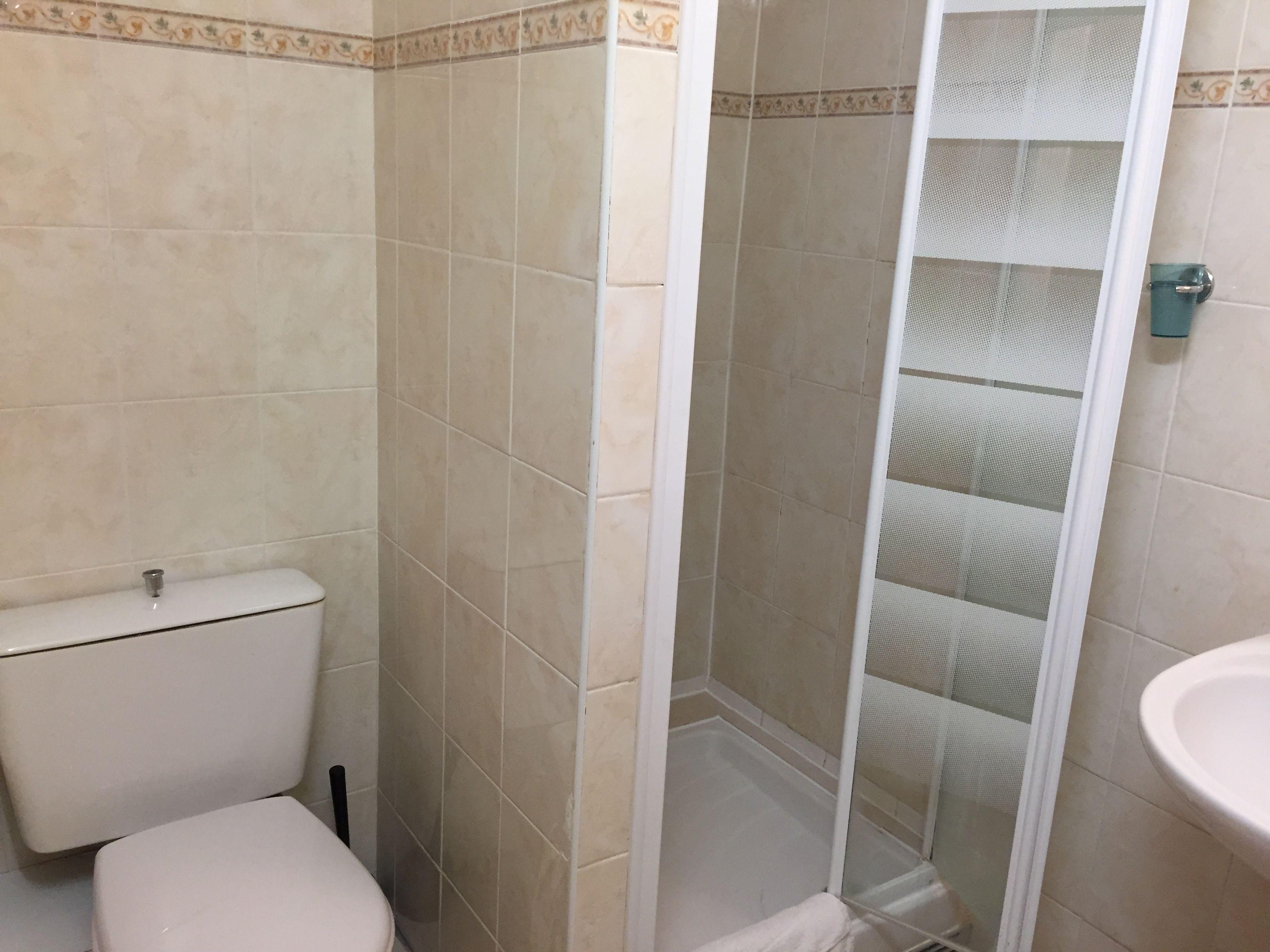 Des Pyrenees - Entre Bastille Et Nation Paris