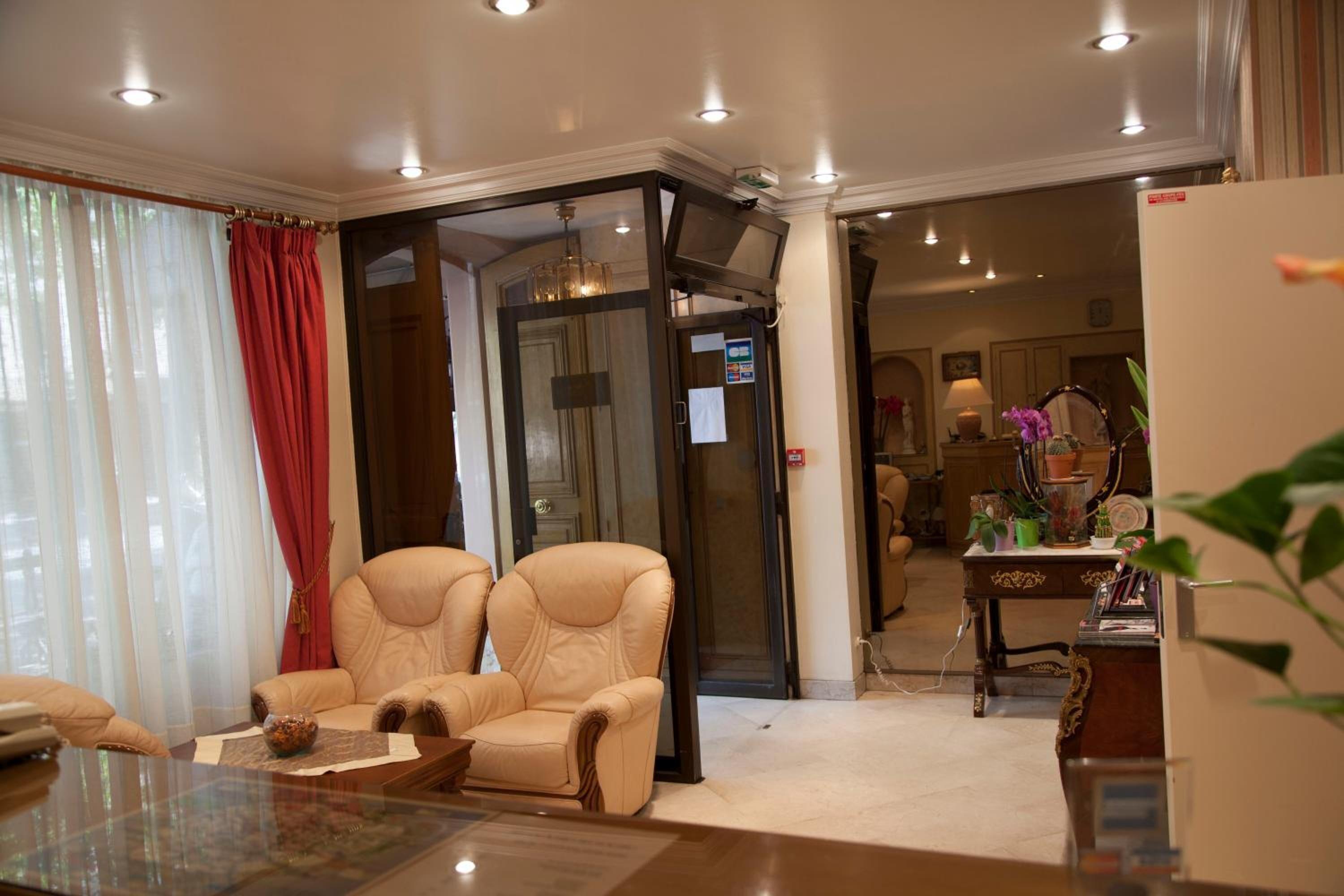 Des Pyrenees - Entre Bastille Et Nation Paris