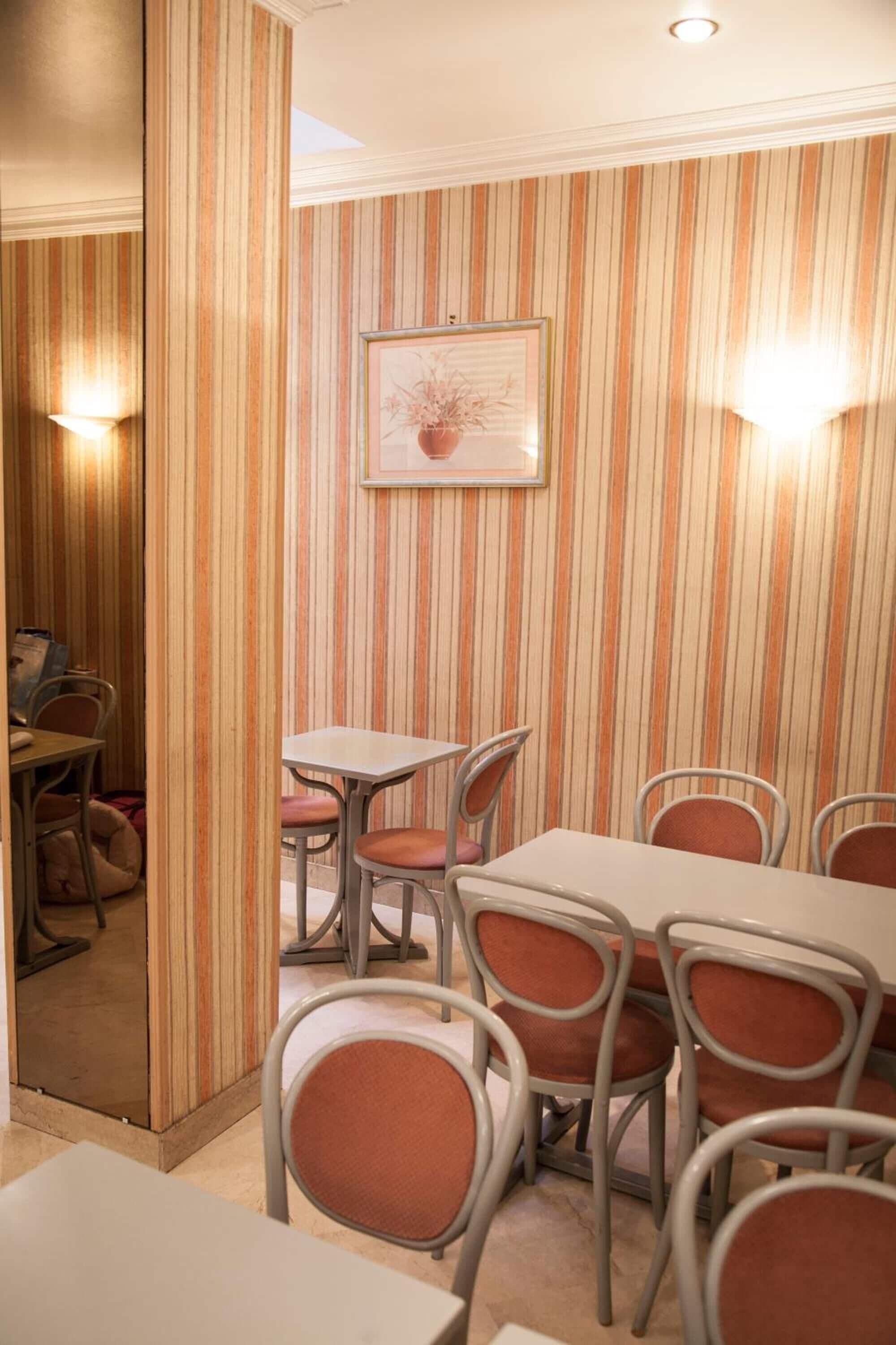 Hotel Des Pyrenees - Entre Bastille Et Nation 2*