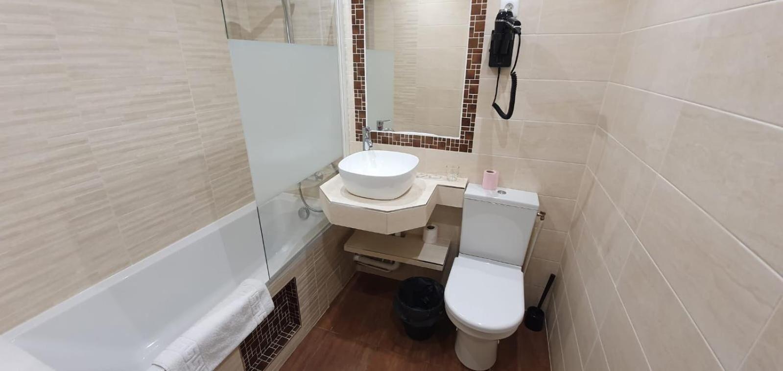 Des Pyrenees - Entre Bastille Et Nation