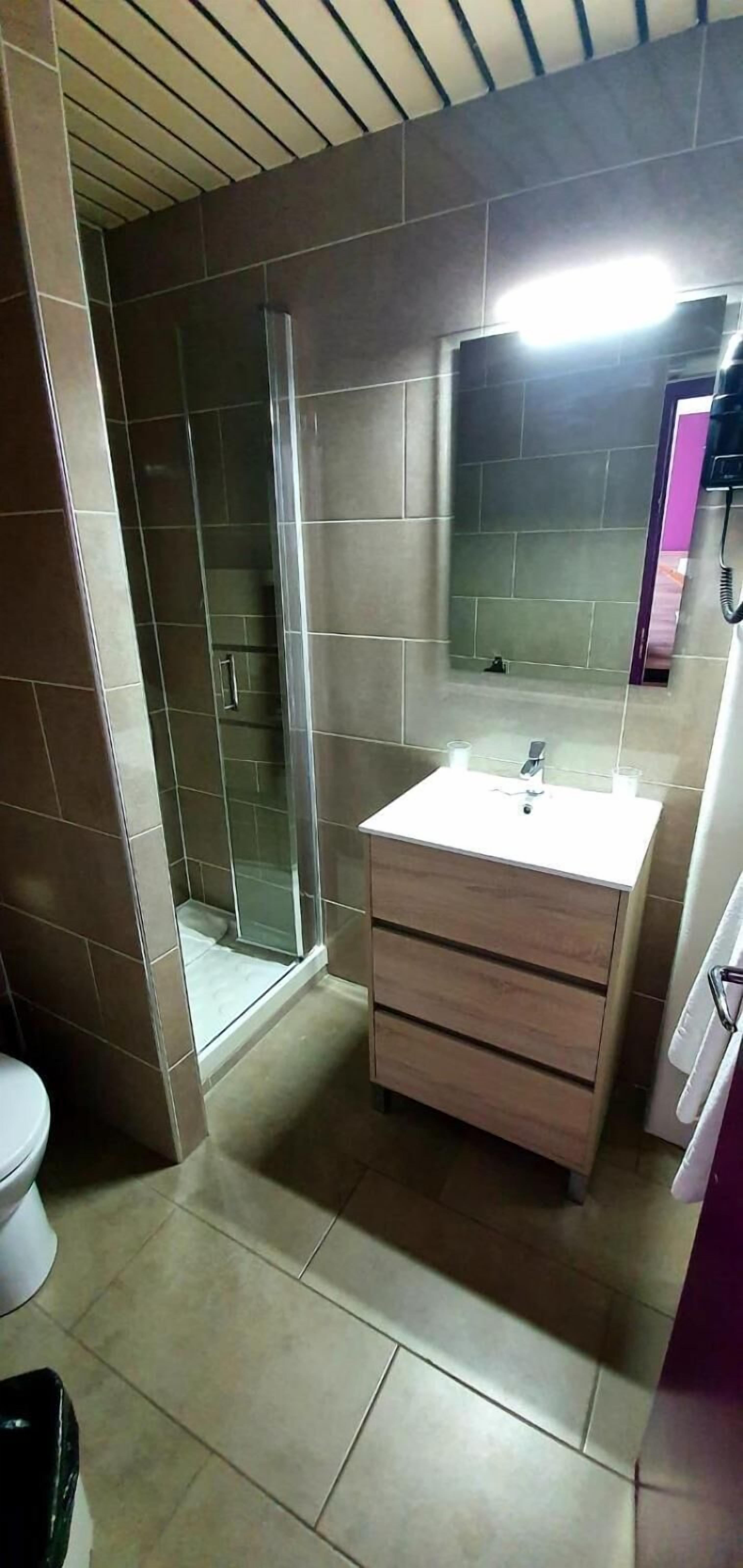 Hotel Des Pyrenees - Entre Bastille Et Nation