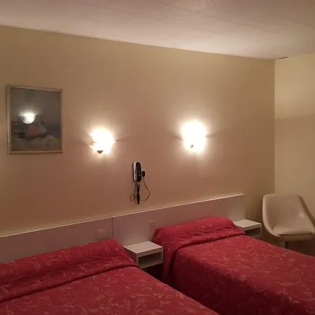 Hotel Des Pyrenees - Entre Bastille Et Nation
