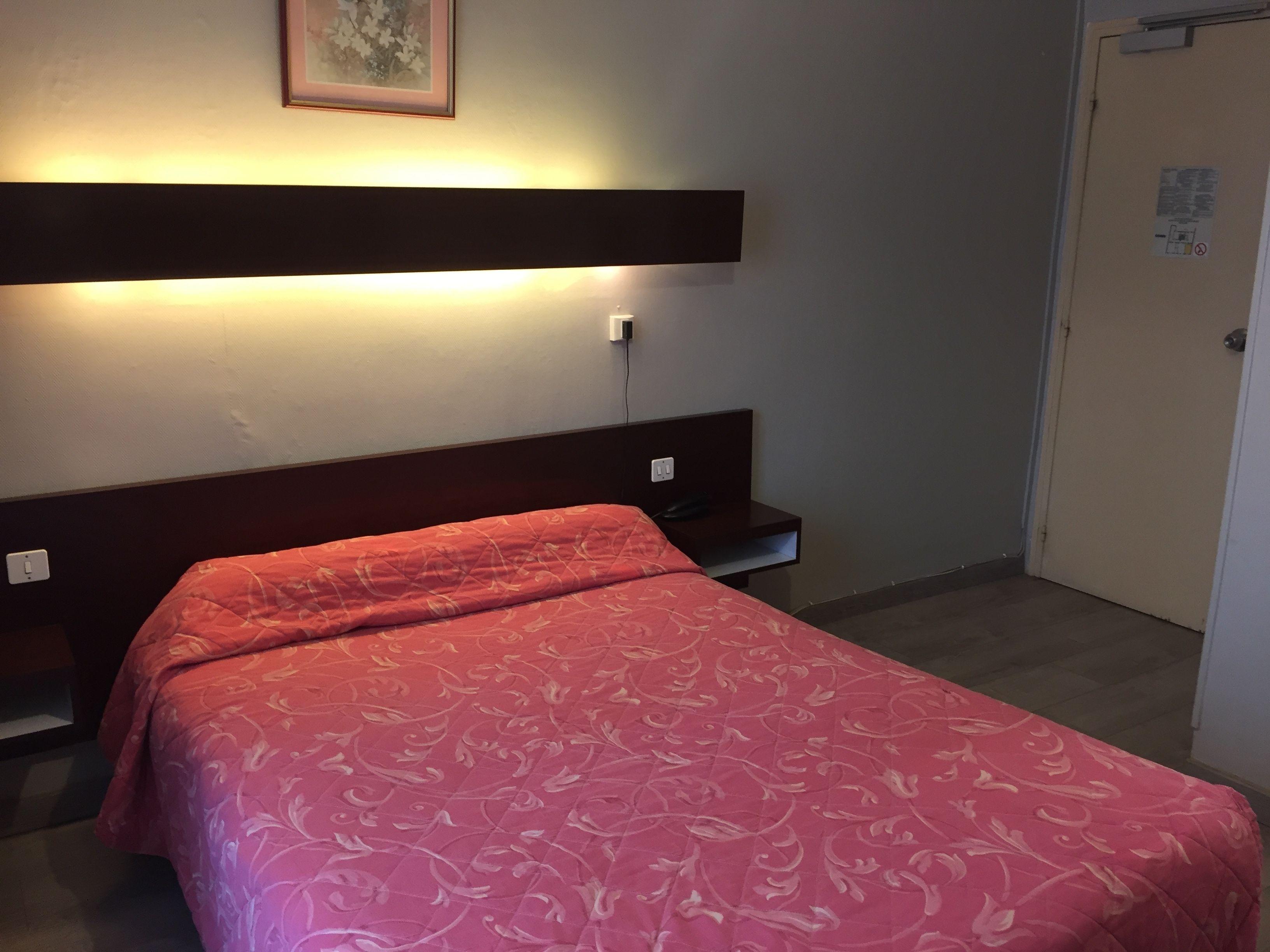 Des Pyrénées - Entre Bastille Et Nation 2*