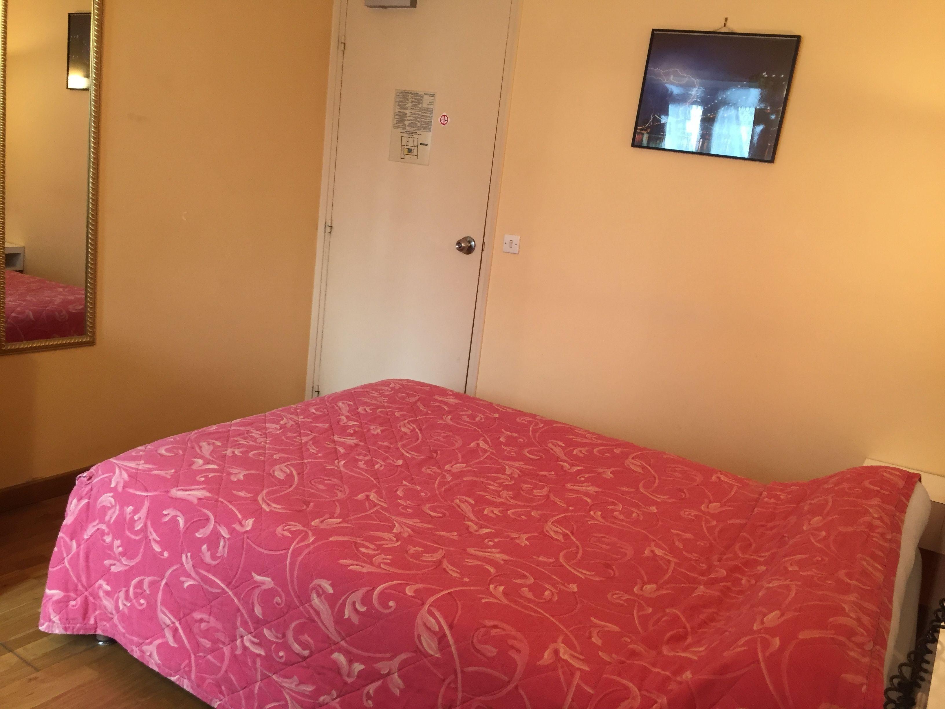 Des Pyrénées - Entre Bastille Et Nation Parigi