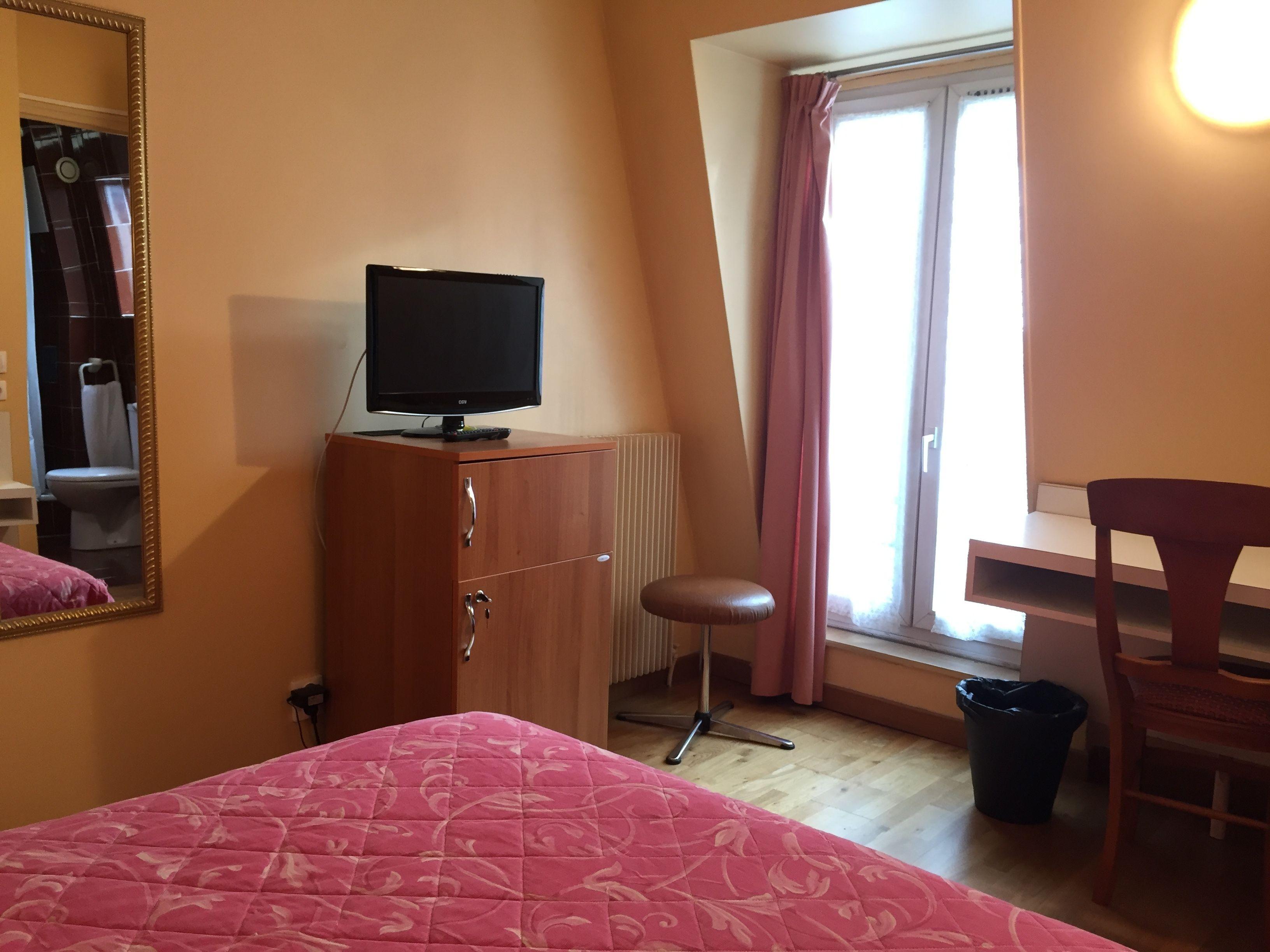 Des Pyrénées - Entre Bastille Et Nation Parigi