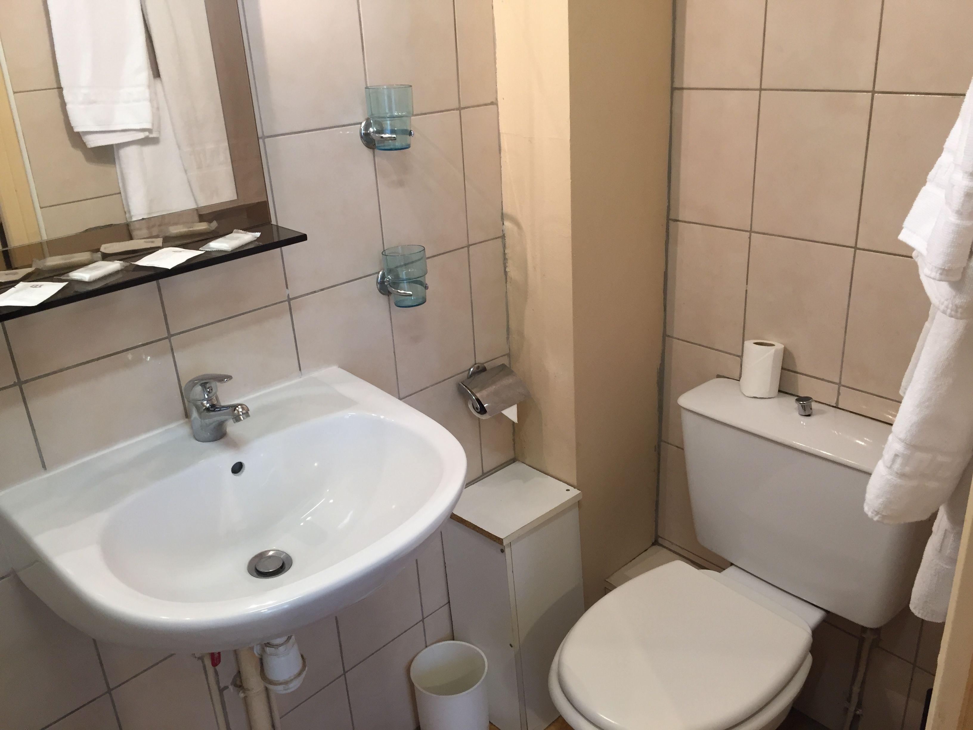 Hotel Des Pyrénées - Entre Bastille Et Nation 2*