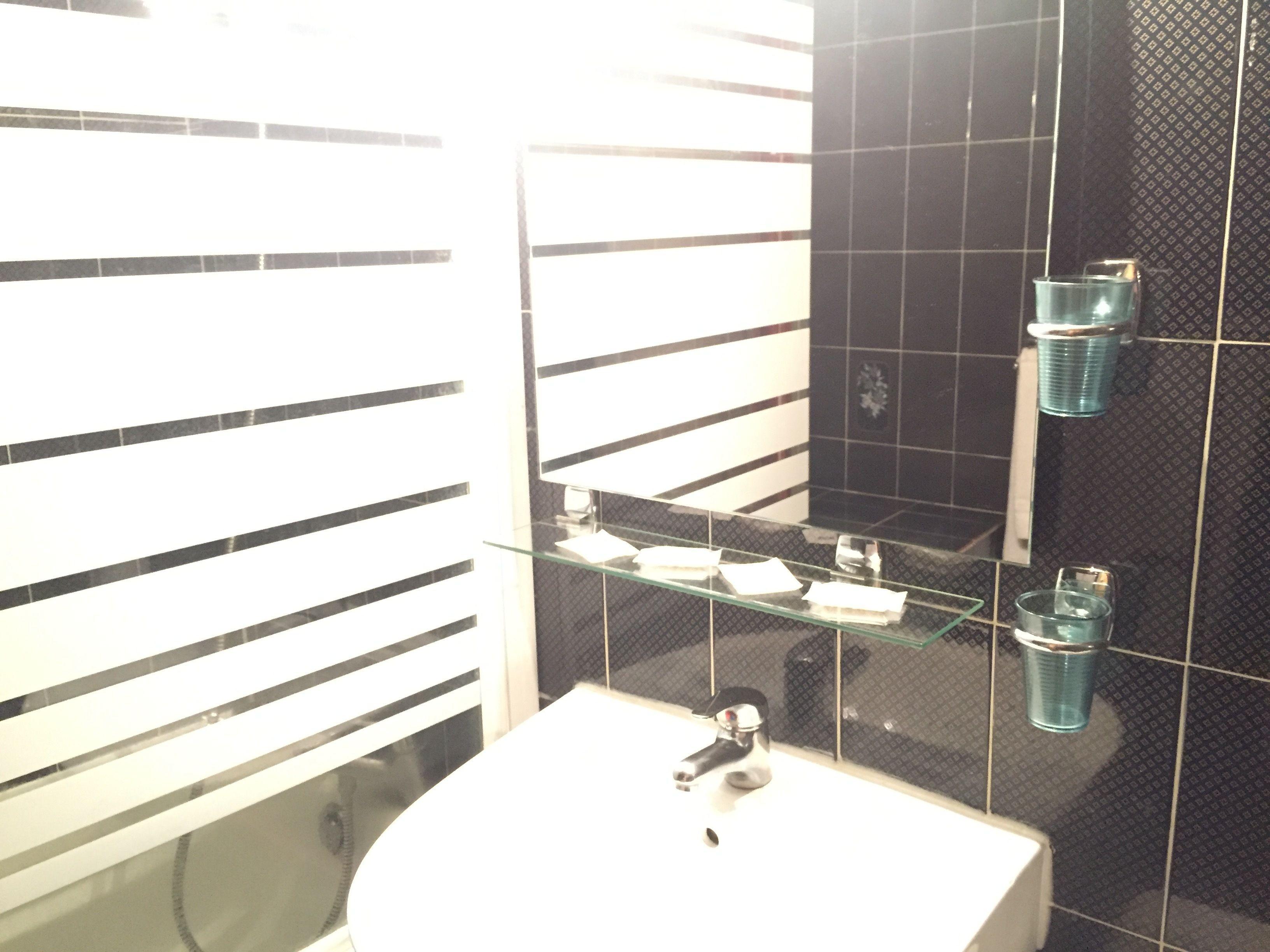 Hotel Des Pyrénées - Entre Bastille Et Nation Parigi