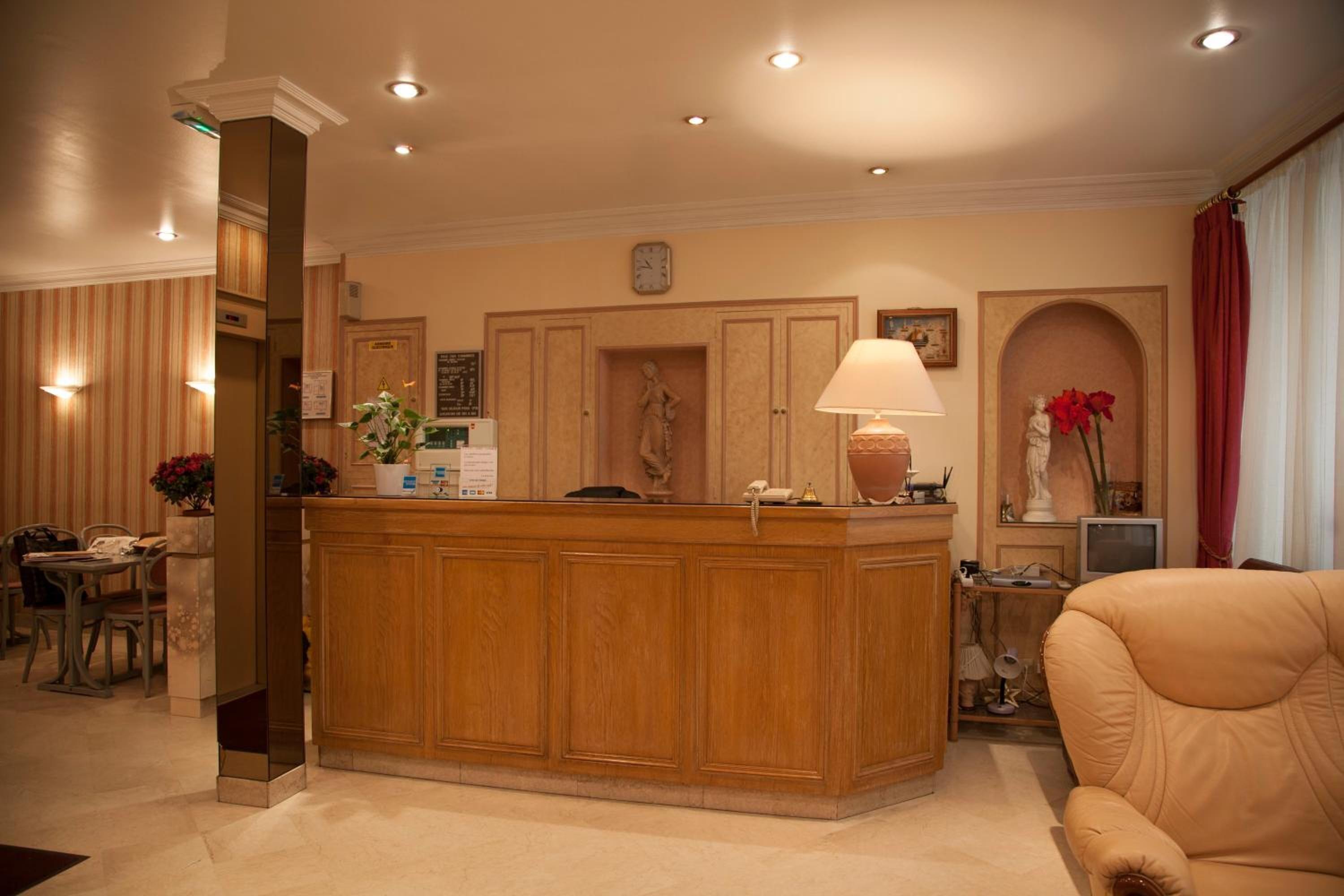 Hotel Des Pyrénées - Entre Bastille Et Nation 2*