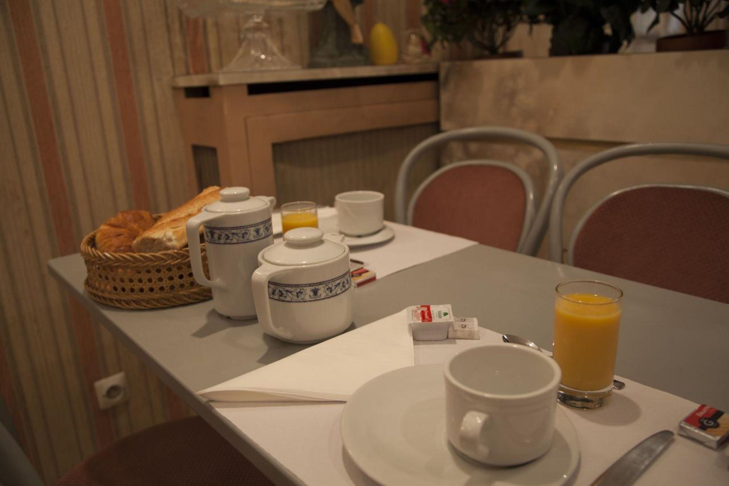 Des Pyrénées - Entre Bastille Et Nation Parigi